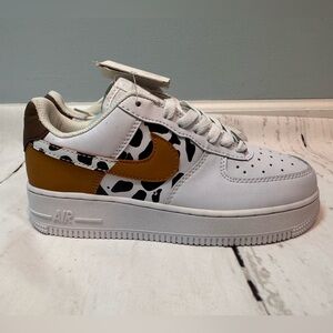 Nike Women's White and Brown Sneakers